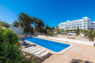 Rent Apartment in Carrer de s'estel 2. Apartamento situado en el corazón del pueblo de cala d’or