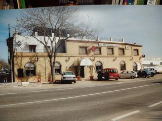 Edifici  Avenida primero de mayo. Restaurante con vivienda