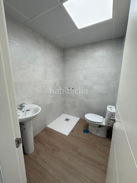 Foto c42d1bc2-db3f-492f-8646-259074535936. Alquiler local comercial alquiler de local en condes de bustillo en Sevilla