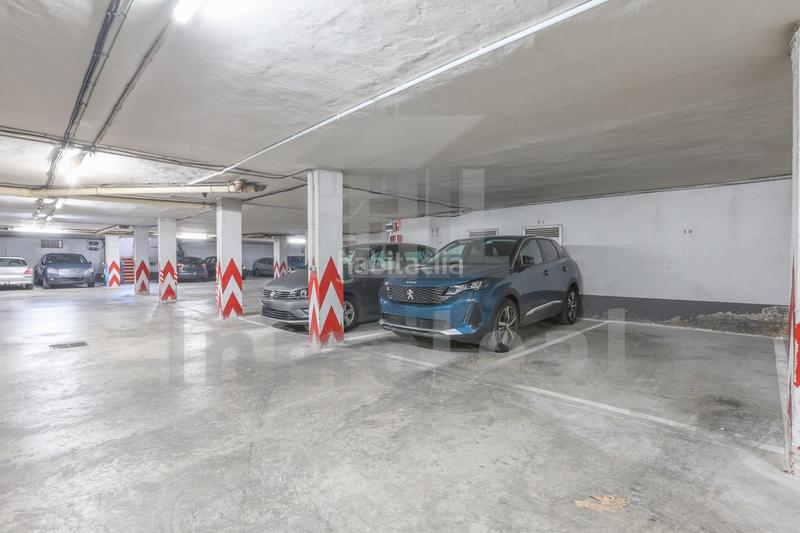 Foto 2f6fe61e-83b7-48d2-8076-cf6f1679de43. Pis amb aparcament a Triana Oeste Sevilla