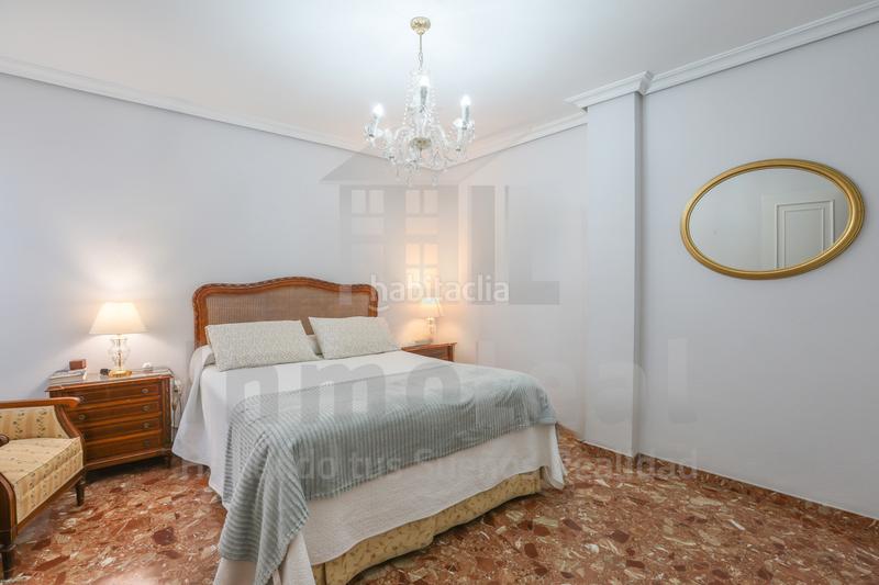 Foto 4e2006ff-8d51-4c03-88ad-40c751d4210c. Pis amb aparcament a Triana Oeste Sevilla