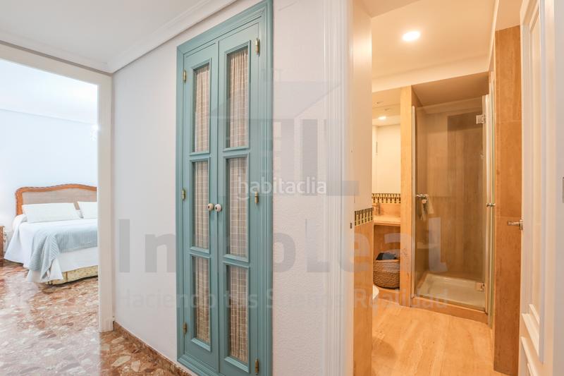 Foto a3c4e0a6-757c-4ba9-b415-f29de86c3b60. Pis amb aparcament a Triana Oeste Sevilla