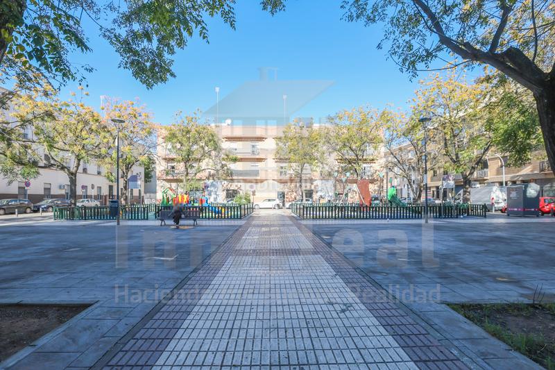 Foto e5ad517f-3c02-4f25-8695-a99399a4393c. Pis amb aparcament a Triana Oeste Sevilla