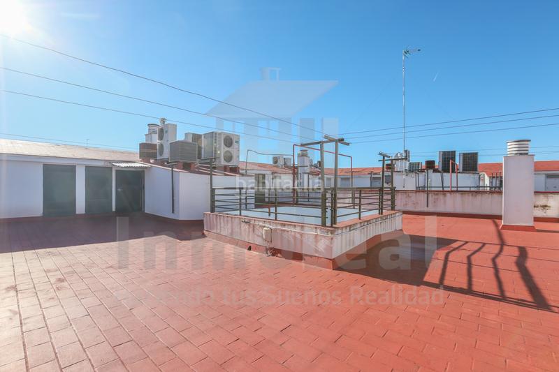 Foto e7225e10-ad6c-4c65-bedb-672f9f8bee3a. Pis amb aparcament a Triana Oeste Sevilla