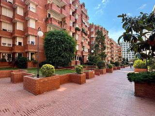 Miete Etagenwohnung in Sarrià. Planta baja exclusiva con ghran salóncomedor en las emblemáticas