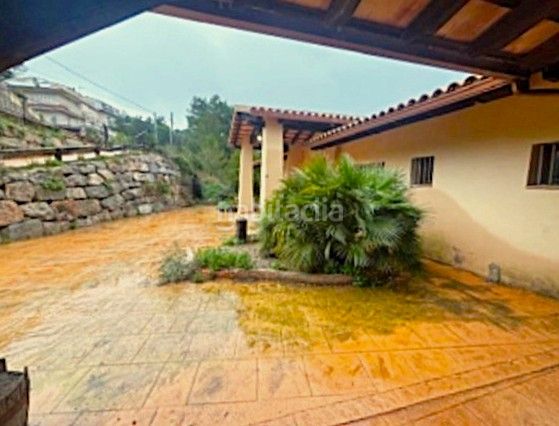 Foto 645cb8e8-1afa-476c-ae09-f5538da91efa. Casa a Olesa de Bonesvalls