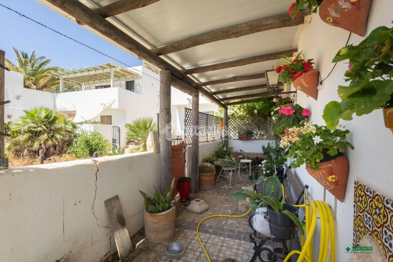 Foto 0dfadbb7-6e1c-47b2-b84f-a6c3d38051e8. Casa amb piscina a Las Negras Níjar
