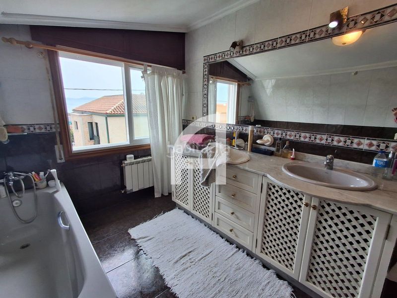 Foto 15319f86-2a0b-4582-a2a8-7259e91b4837. Casa amb calefacció aparcament a Coruxo - Oia - Saiáns Vigo
