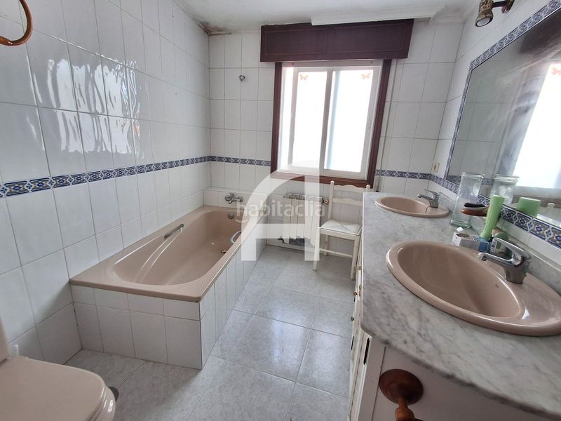 Foto 73f5befb-8056-4c5c-b471-059fb9b67c10. Casa amb calefacció aparcament a Coruxo - Oia - Saiáns Vigo