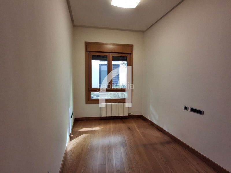 Foto 5ac3ec89-5108-4488-9984-44b5fcd99636. Rent flat with heating parking in Centro - Areal Vigo