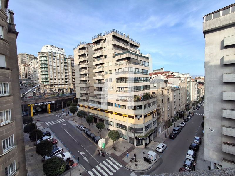 Foto a0c84d2c-8afc-4675-a84b-db9b2d527858. Pis a simon bolivar 5 a Plaza España - Corte Inglés Vigo