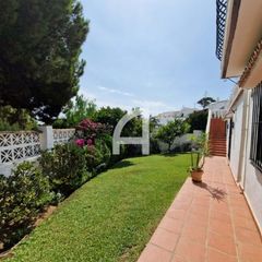 Rent Chalet in El Faro de Calaburra - Chaparral. Precioso chalet independiente en la cala de mijas