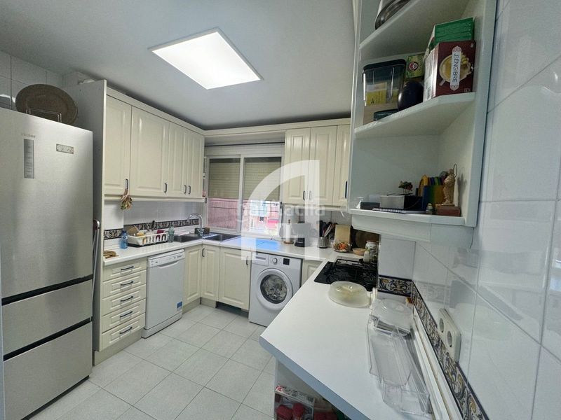 Foto 2f223845-e33a-49a9-bd6d-196099cbe037. Flat with heating parking in Colina Madrid