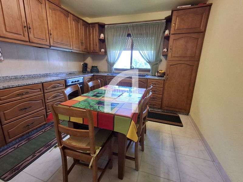 Foto 5a79e6ae-2b8c-4999-b816-f297fb0623e8. Casa amb aparcament a Alcabre Vigo