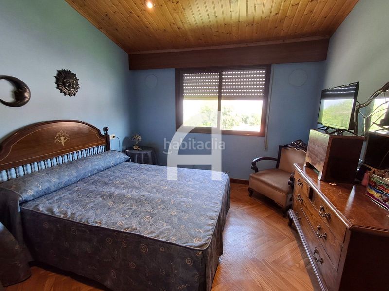 Foto a8b5687e-6e08-4d4c-8cb7-de2165161a6a. Casa amb aparcament a Alcabre Vigo