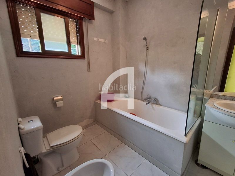 Foto f204ec37-4727-4c7a-8363-5cd9f2892048. Casa amb aparcament a Alcabre Vigo