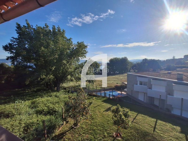 Foto f5c0001a-b132-439a-9ba3-1ed554fe865d. Casa amb aparcament a Alcabre Vigo