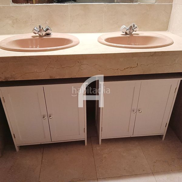 Foto 623f3328-4787-4a1d-a416-55173b56fc1b. Lloguer pis amb calefacció aparcament piscina a Adelfas Madrid