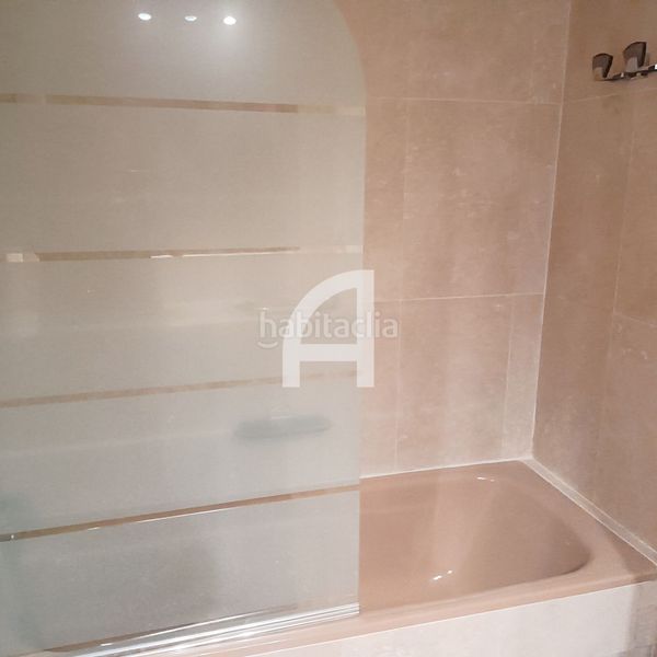 Foto d2c62bb0-e7f5-41ed-84b7-006ce19b848e. Lloguer pis amb calefacció aparcament piscina a Adelfas Madrid