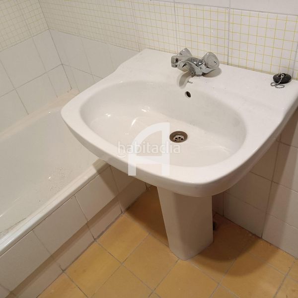 Foto f41d357b-71c3-41b4-bd70-7785b849e3e2. Lloguer pis amb calefacció aparcament piscina a Adelfas Madrid
