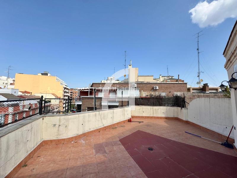 Foto 2554dd97-c1ee-46af-bb1c-17cd470760e1. Dachwohnung mit heizung in Fuente del Berro Madrid