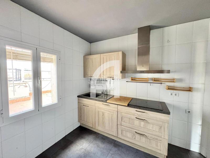 Foto 4327bda1-c898-48d4-8864-01b3db7a4506. Dachwohnung mit heizung in Fuente del Berro Madrid