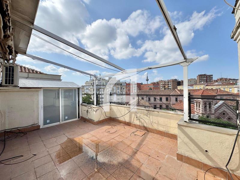 Foto 6c9f38e6-52d9-4fdb-ba25-738f273ac522. Dachwohnung mit heizung in Fuente del Berro Madrid