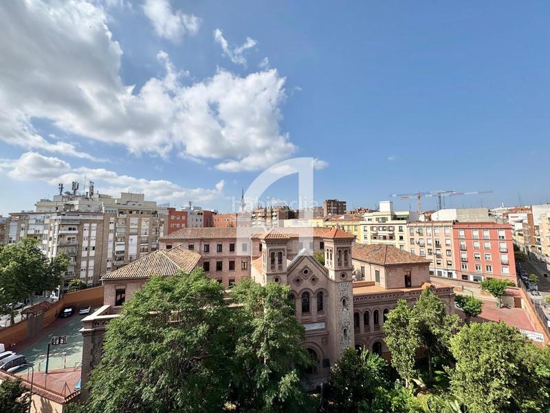 Foto 7ec1ff70-e576-43c7-be51-70ca7018dc33. Dachwohnung mit heizung in Fuente del Berro Madrid