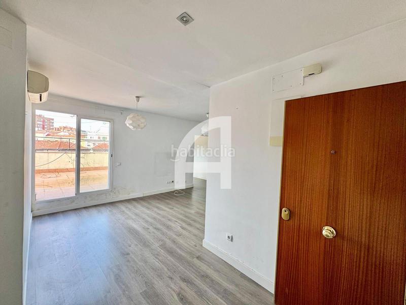 Foto 9506d47f-7fdb-480d-8ddb-ba3d659eb056. Dachwohnung mit heizung in Fuente del Berro Madrid