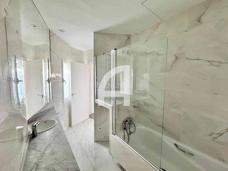 Foto b1727217-2930-47d1-a745-9dd0d68b9f67. Dachwohnung mit heizung in Fuente del Berro Madrid