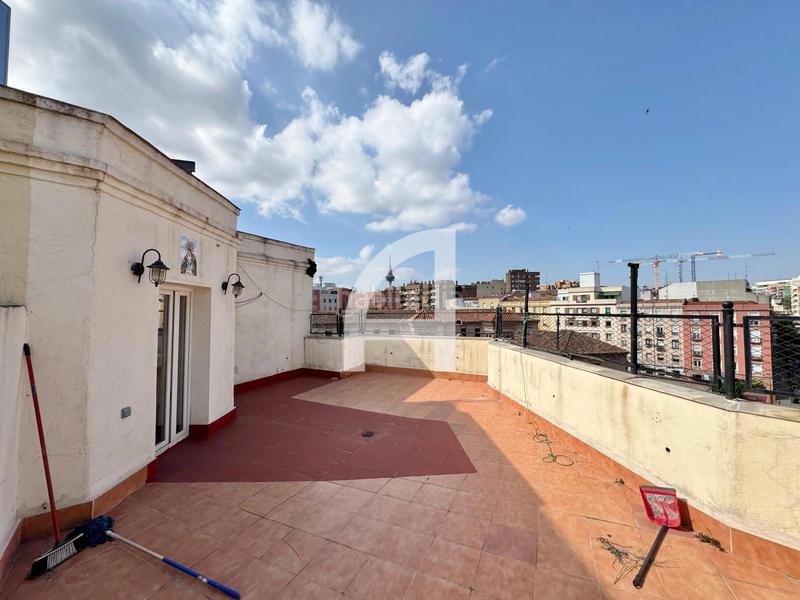 Foto b937b696-d44d-4eec-b6b1-52922f7ef5e9. Dachwohnung mit heizung in Fuente del Berro Madrid