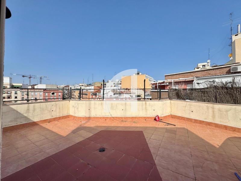 Foto cb2ee093-4adf-44e0-bbf5-57fabe464421. Dachwohnung mit heizung in Fuente del Berro Madrid