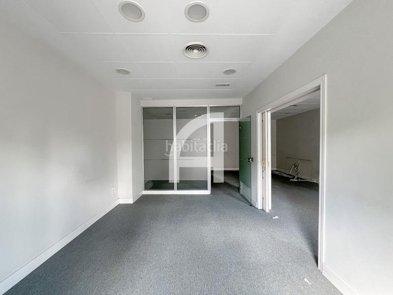 Foto 1354b9e4-45bf-46b0-8998-17c04dfdca99. Alquiler oficina  exterior en finca señorial en Madrid