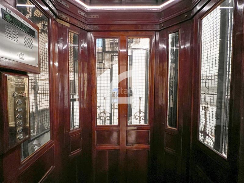 Foto 588a1250-3785-43c4-bb27-1e778caa350e. Alquiler oficina  exterior en finca señorial en Madrid