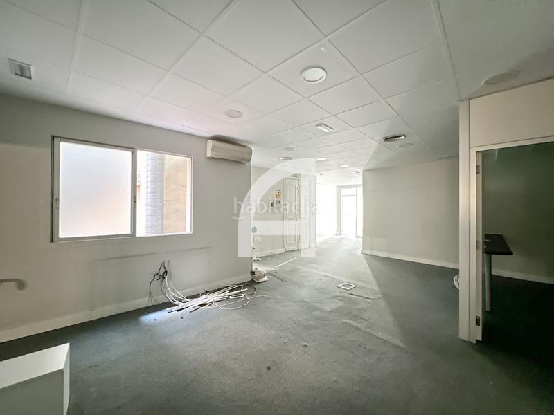 Foto a8aa67eb-18c3-4175-b34d-2f854821279f. Alquiler oficina  exterior en finca señorial en Madrid