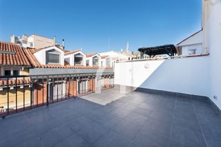Lloguer Àtic  Echegaray. Ático con terraza de 20 m en zona huertas