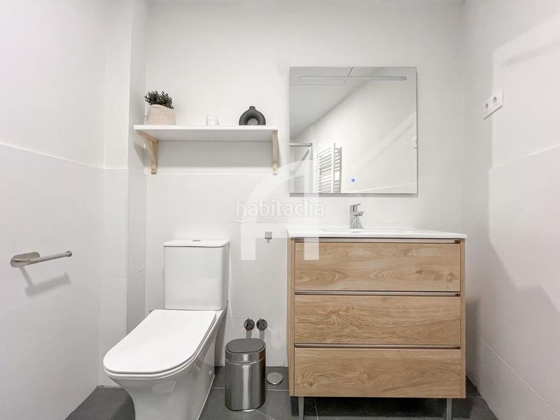 Foto d240ef40-55f4-412d-8769-f7ea9cd7540c. Alquiler piso elegancia y comodidad en Recoletos en Madrid