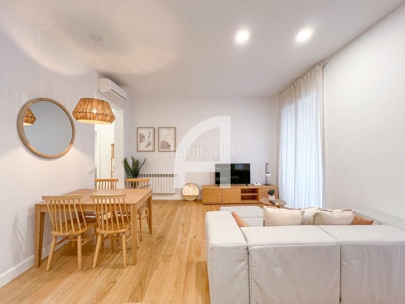 Foto f45a82a0-f5a7-4a08-b9aa-e0e587ad2fb5. Alquiler piso elegancia y comodidad en Recoletos en Madrid