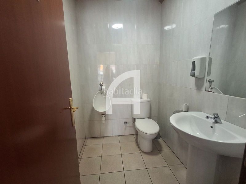 Foto f0fb0f3d-c746-450f-8c70-f943fb70b880. Locale commerciale in As Travesas - Balaidos Vigo