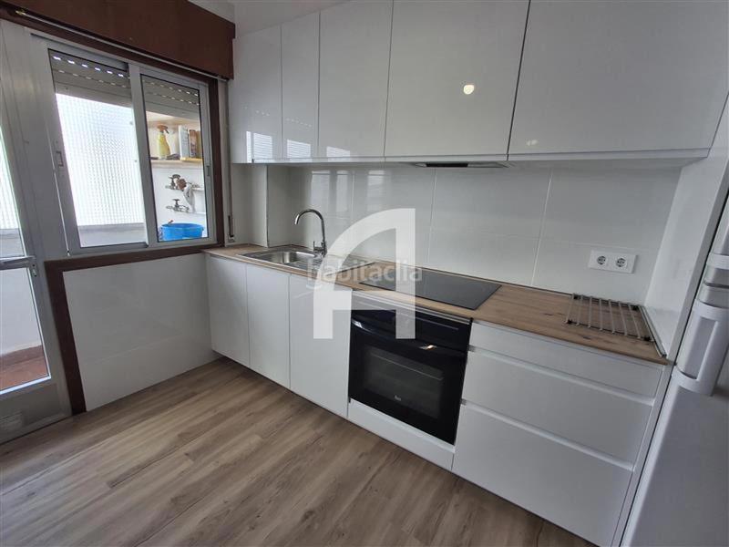 Foto a2fda2c9-152a-4382-b11b-1b87a4bc53b0. Alquiler piso  en alquiler muy bien ubicado en el centro en Vigo