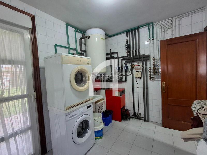 Foto f94fb537-9985-4c25-a9af-fdedf6d19cda. Casa con riscaldamento parcheggio in Gondomar