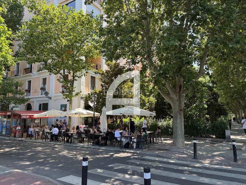 Foto dc37baa9-8d46-43b9-bc07-f4d58e6f1293. Alquiler piso amplio y luminoso apartamento en niño jesus en Madrid