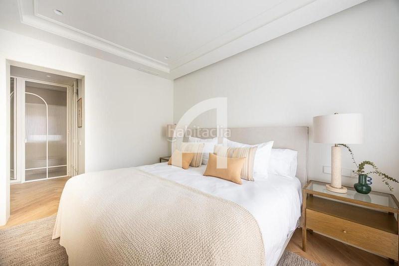 Foto ed94f265-14cf-4347-aab3-9afa998fe58e. Dúplex amb calefacció a Recoletos Madrid