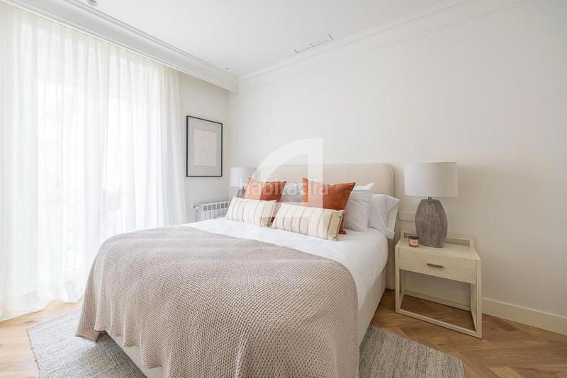 Foto f6838246-c77d-4940-b772-d463ba58b94e. Dúplex amb calefacció a Recoletos Madrid