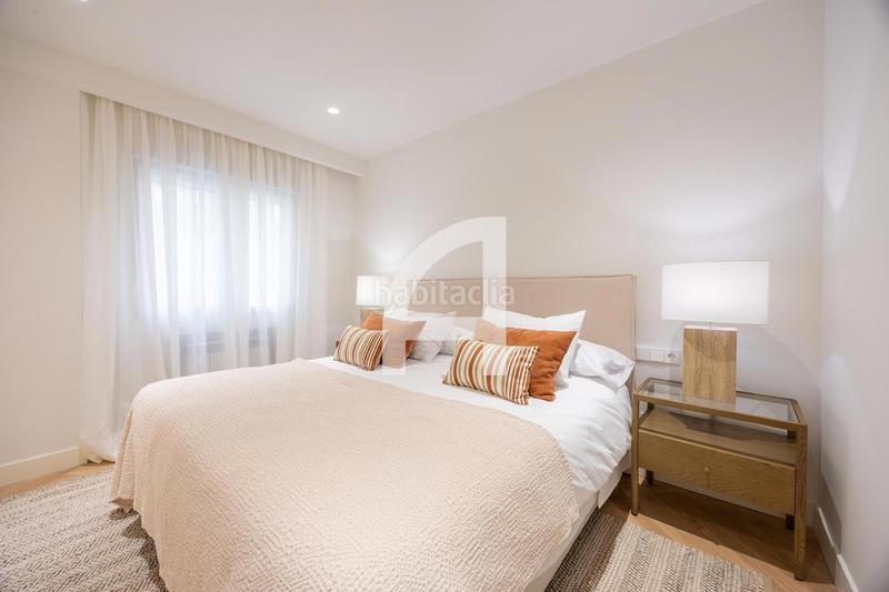 Foto 4aa1b1c5-e734-4b7d-bd7b-ddb9b73f4e6f. Pis amb calefacció aparcament a Recoletos Madrid