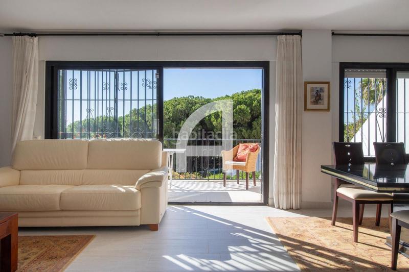 Foto 2ce656b8-1afa-4966-8d22-8a5fdfb773a5. Casa a schiera con piscina in Cabopino - Artola Marbella