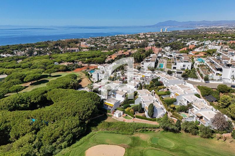 Foto 2df3cc17-c714-4566-bf36-cccfc7c4b895. Casa a schiera con piscina in Cabopino - Artola Marbella