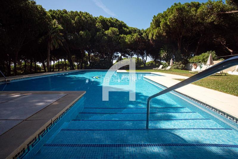 Foto 2fd3c269-af84-4f61-9091-d9bae8451cc7. Casa a schiera con piscina in Cabopino - Artola Marbella