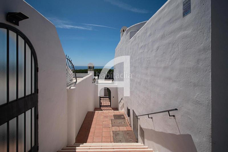 Foto 5f7ef36f-7b87-4c4e-aef0-93b119cff215. Casa a schiera con piscina in Cabopino - Artola Marbella