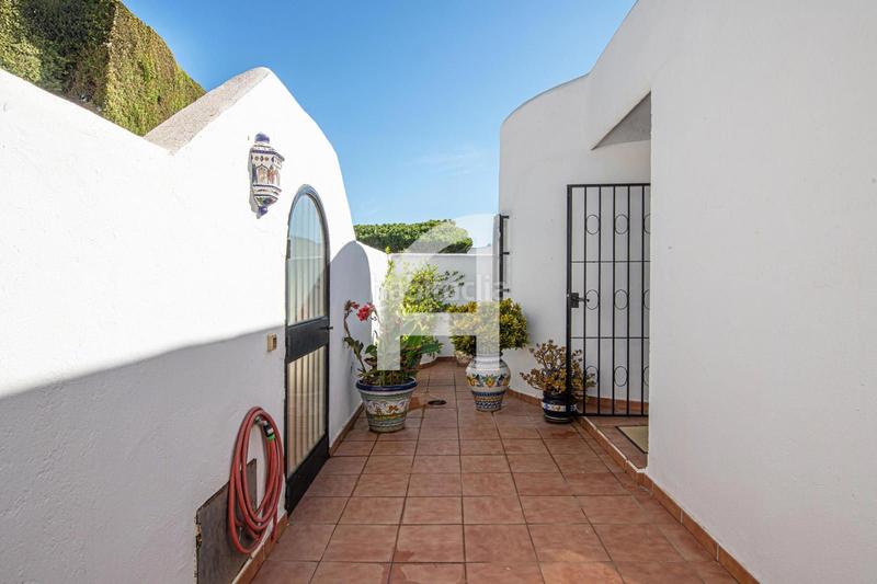 Foto 6c189c7c-8d21-4bed-ab35-33a3983f22f1. Casa a schiera con piscina in Cabopino - Artola Marbella